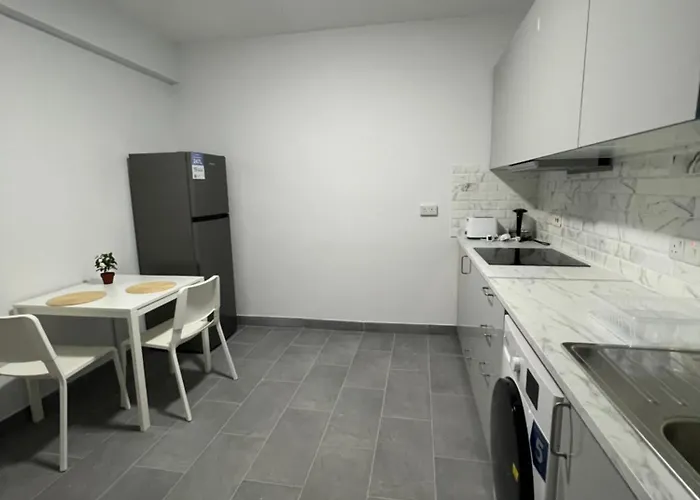 Tower Court Albergue *