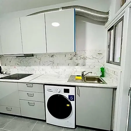 Tower Court Hostel Λάρνακα