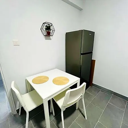 Hostel Tower Court *